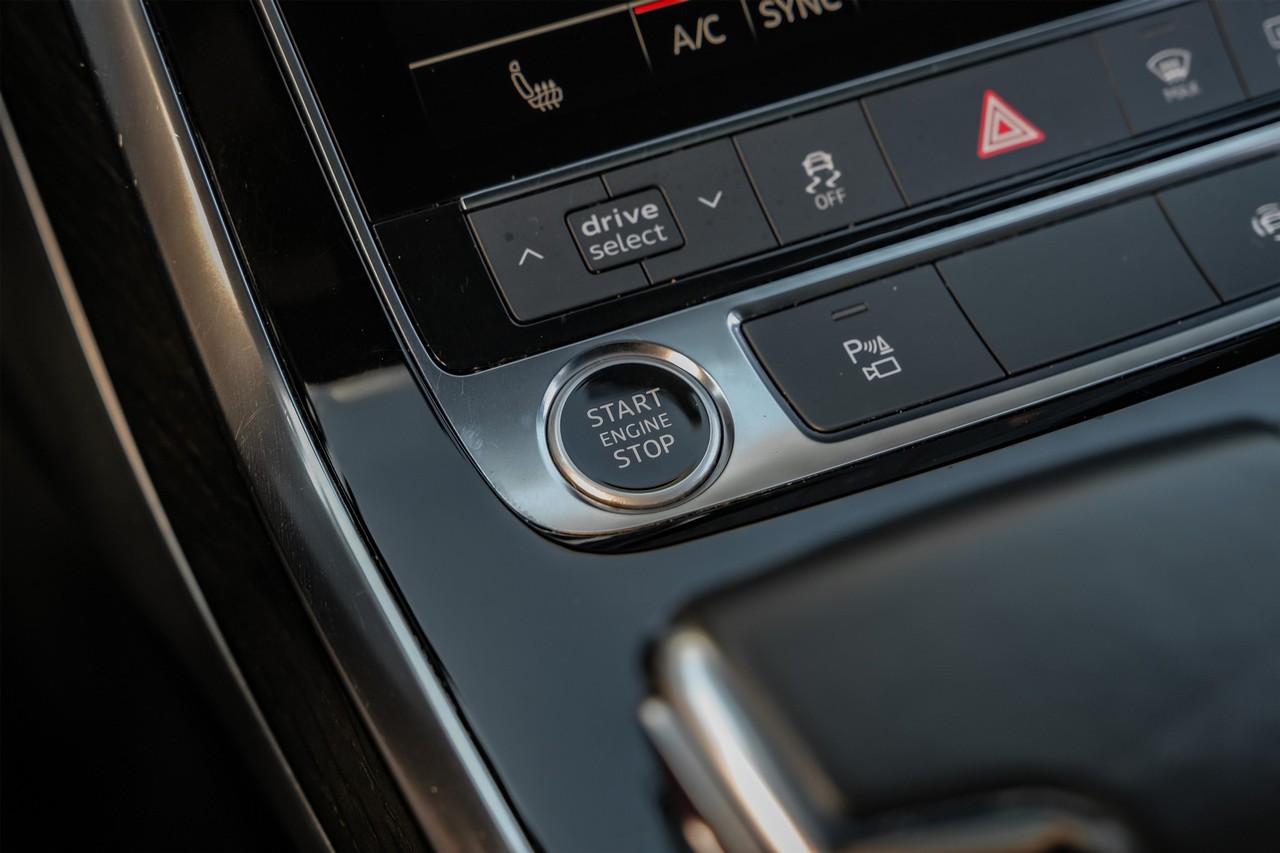 Audi Q8 Vehicle Main Gallery Image 23