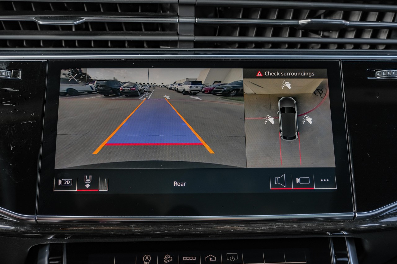 Audi Q8 Vehicle Main Gallery Image 25