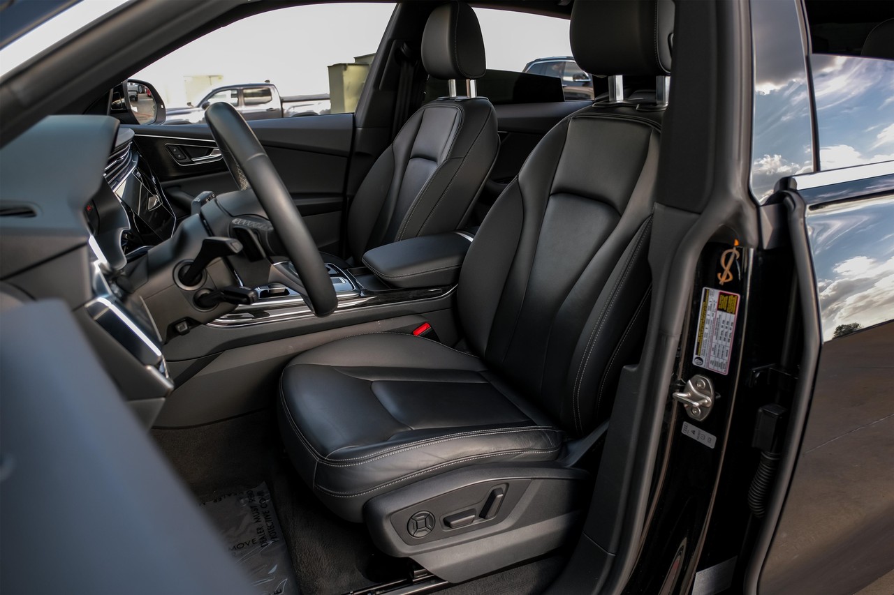 Audi Q8 Vehicle Main Gallery Image 31