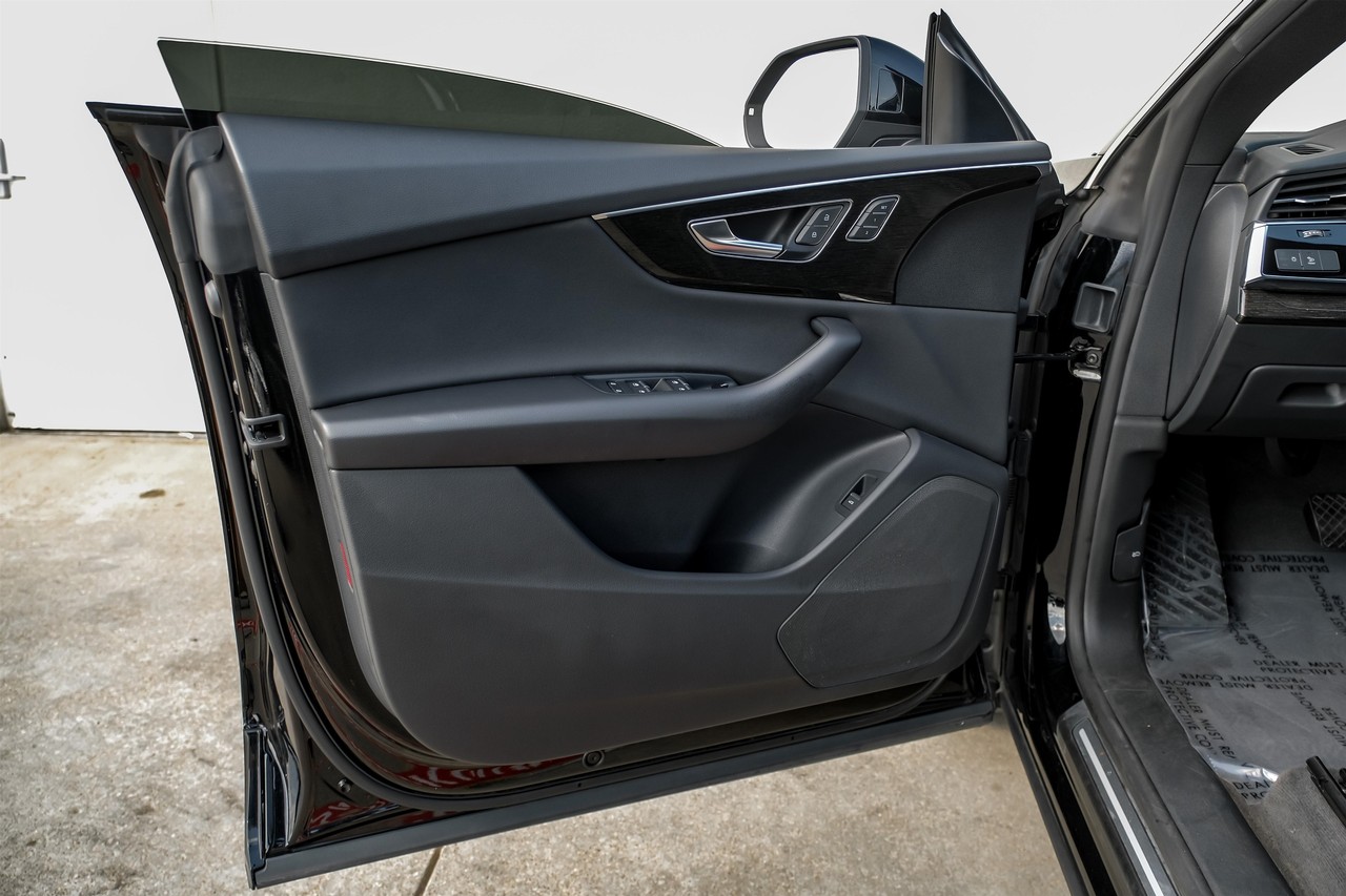 Audi Q8 Vehicle Main Gallery Image 40