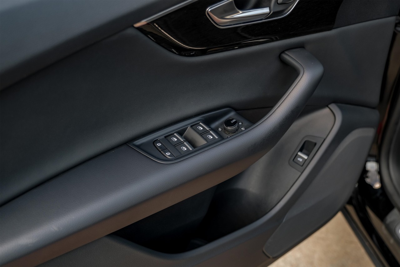 Audi Q8 Vehicle Main Gallery Image 41