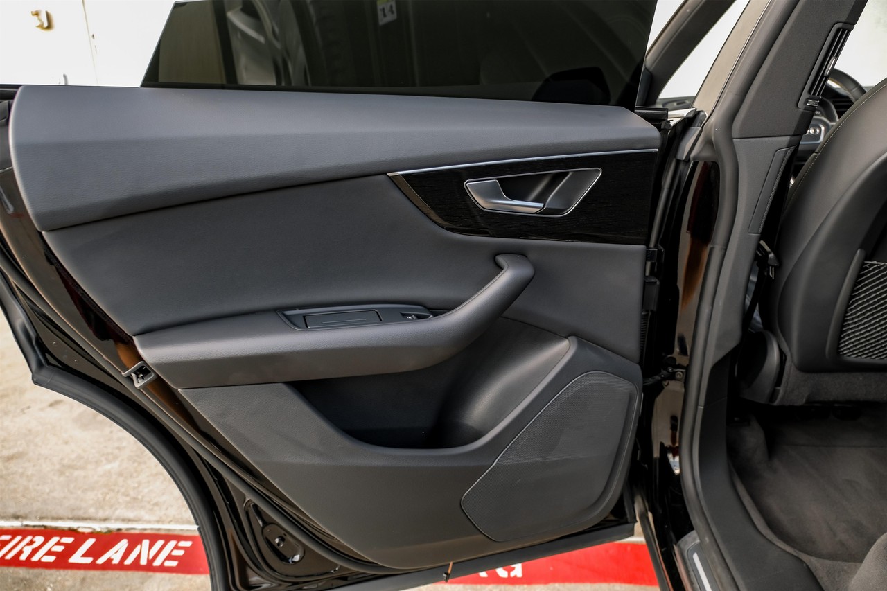 Audi Q8 Vehicle Main Gallery Image 43