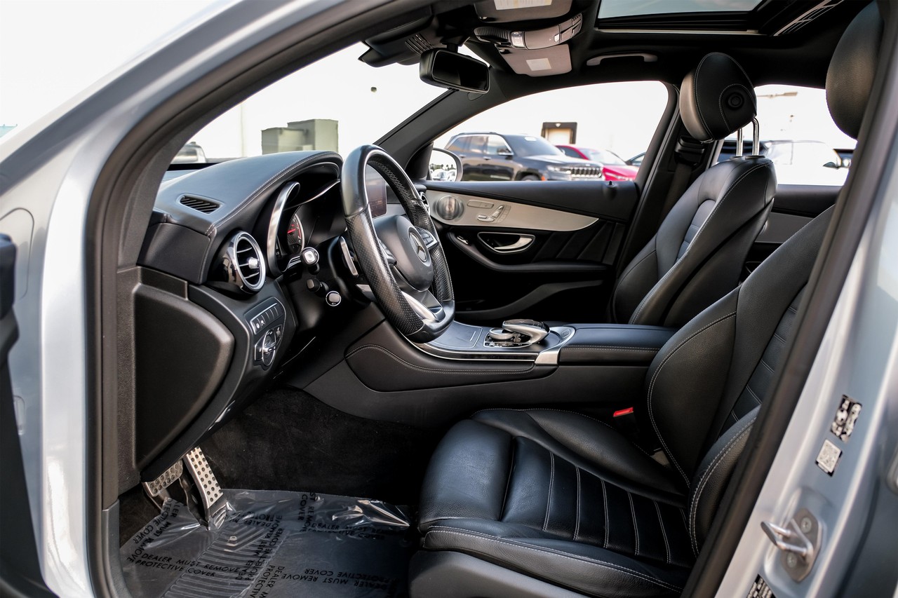 Mercedes-Benz GLC Vehicle Main Gallery Image 04