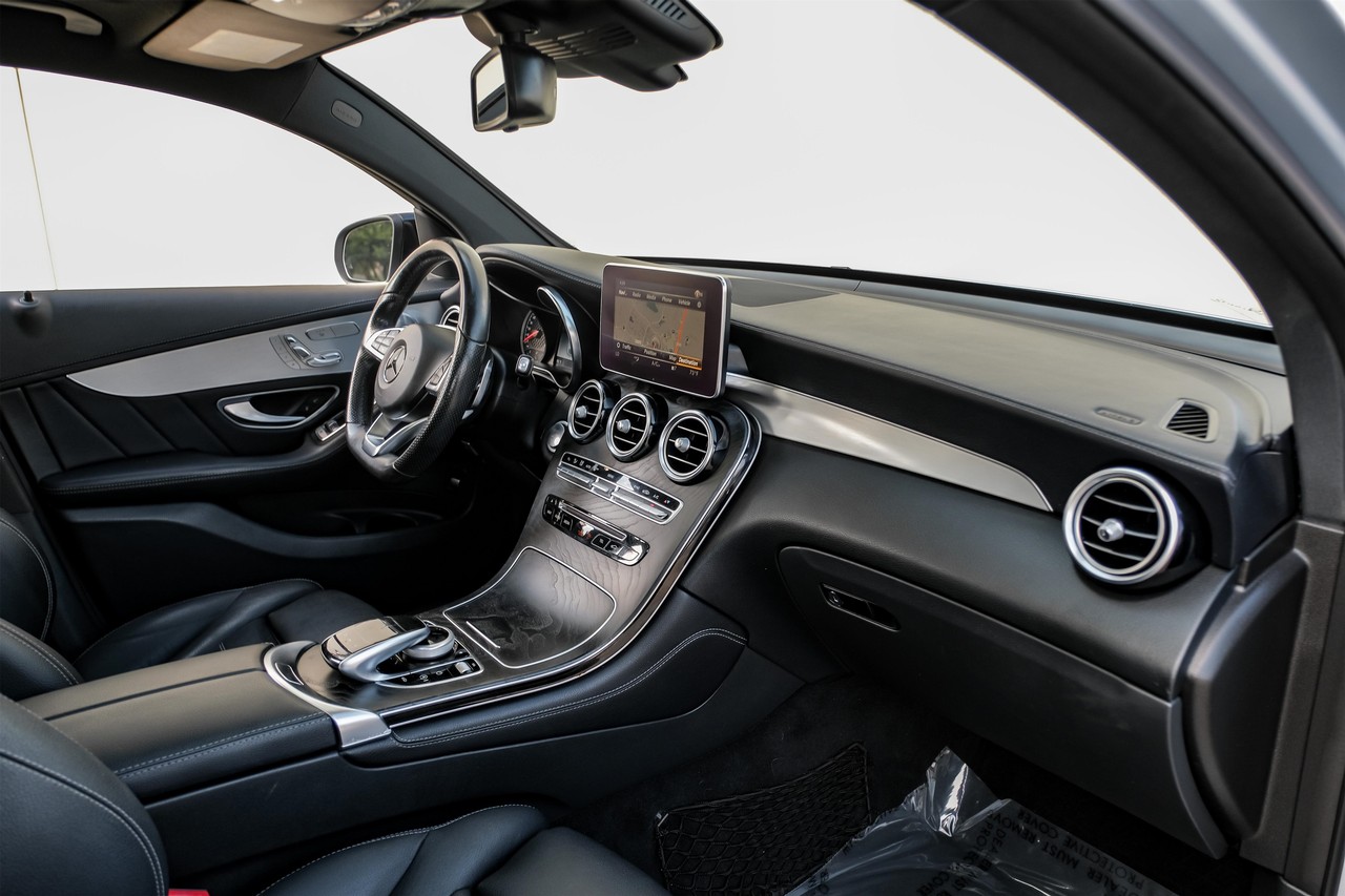 Mercedes-Benz GLC Vehicle Main Gallery Image 15