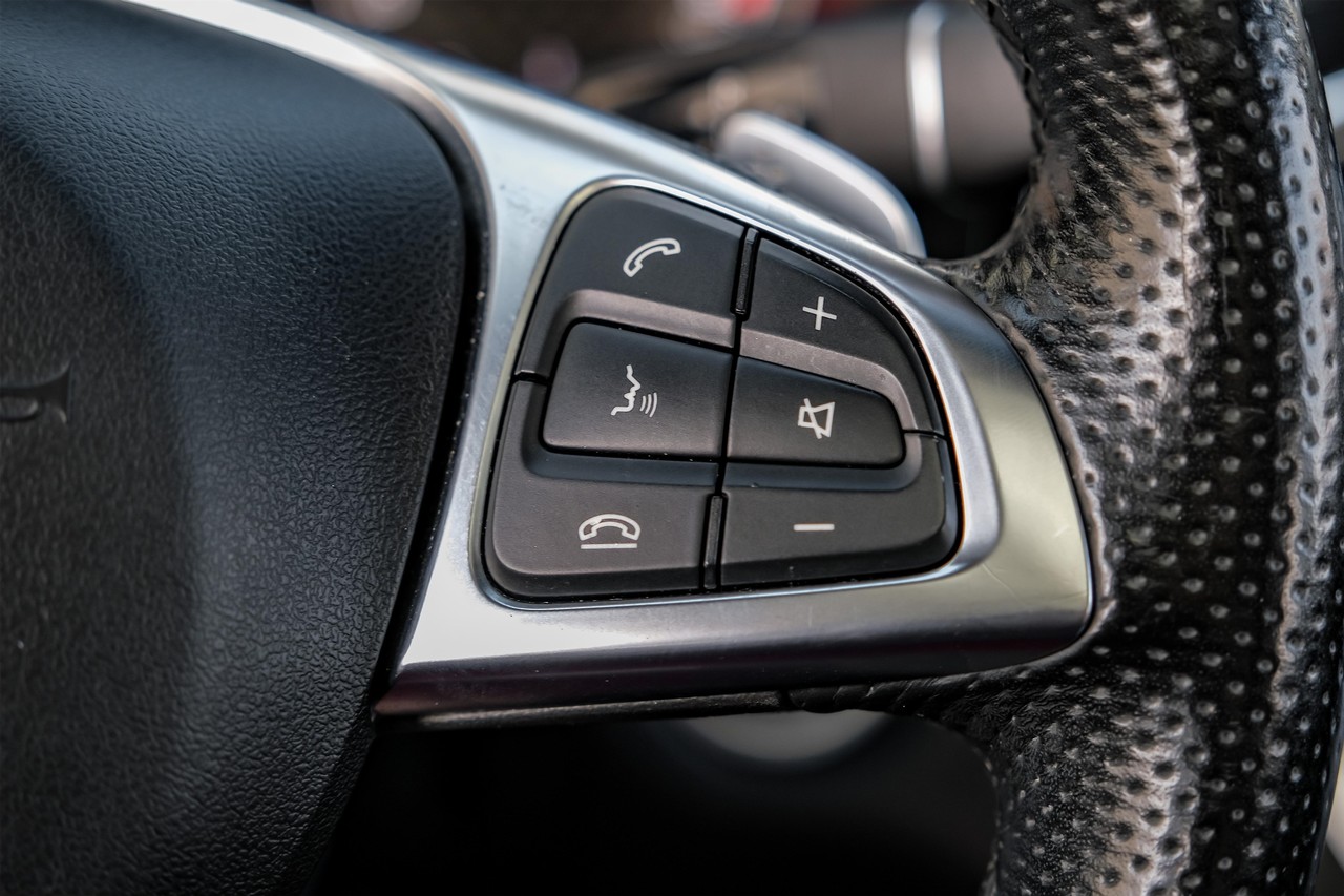 Mercedes-Benz GLC Vehicle Main Gallery Image 19