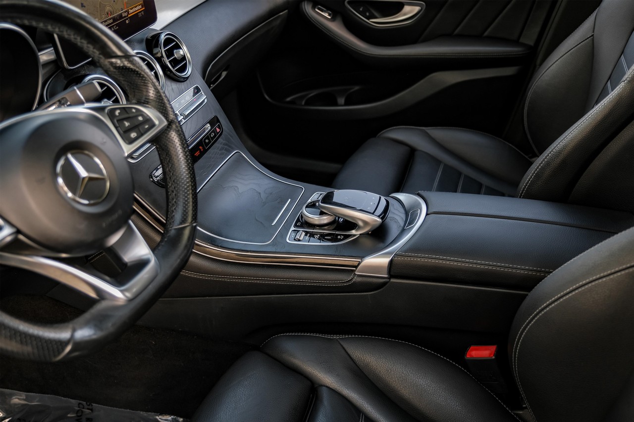 Mercedes-Benz GLC Vehicle Main Gallery Image 26