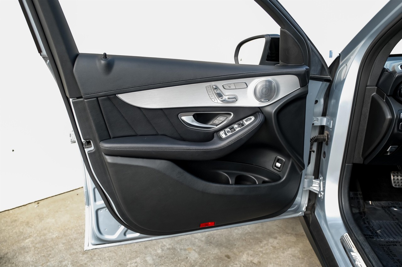 Mercedes-Benz GLC Vehicle Main Gallery Image 37