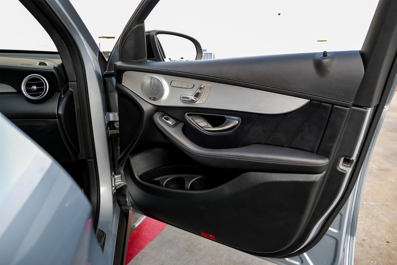 Mercedes-Benz GLC Vehicle Main Gallery Image 40