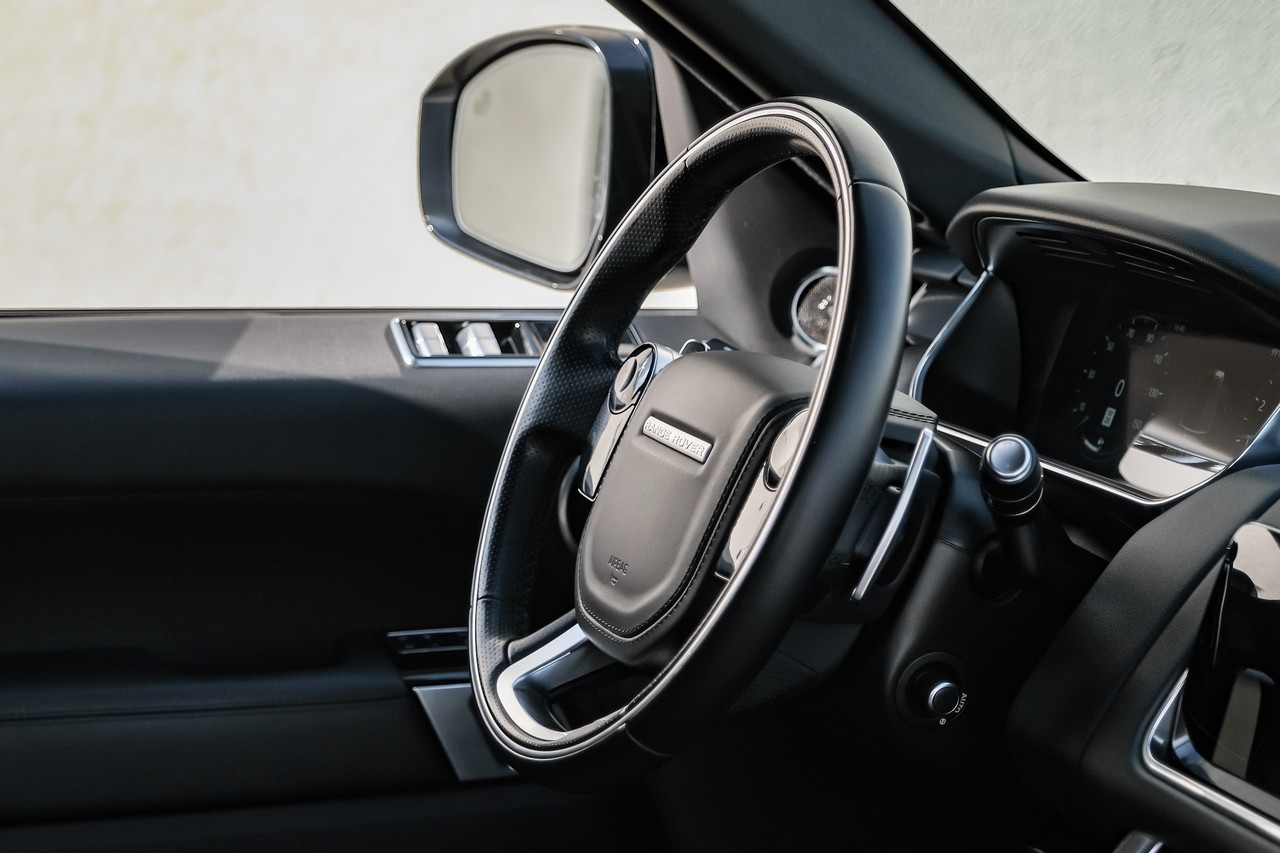 Land Rover Range Rover Sport Vehicle Main Gallery Image 17