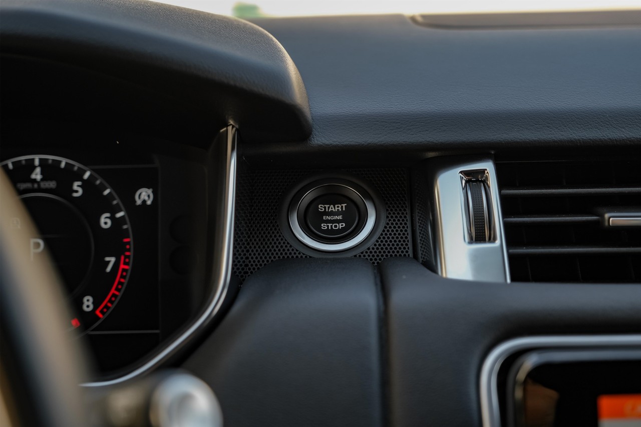 Land Rover Range Rover Sport Vehicle Main Gallery Image 23