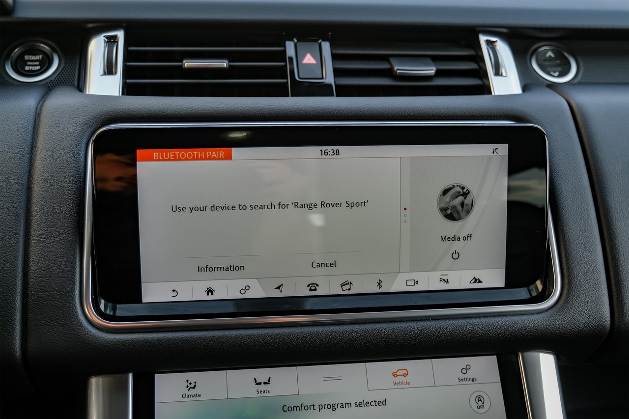 Land Rover Range Rover Sport Vehicle Main Gallery Image 31