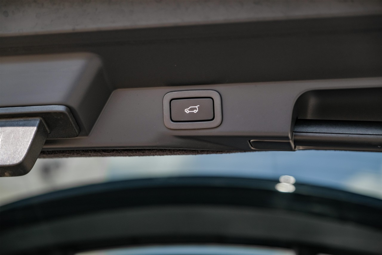 Land Rover Range Rover Sport Vehicle Main Gallery Image 50