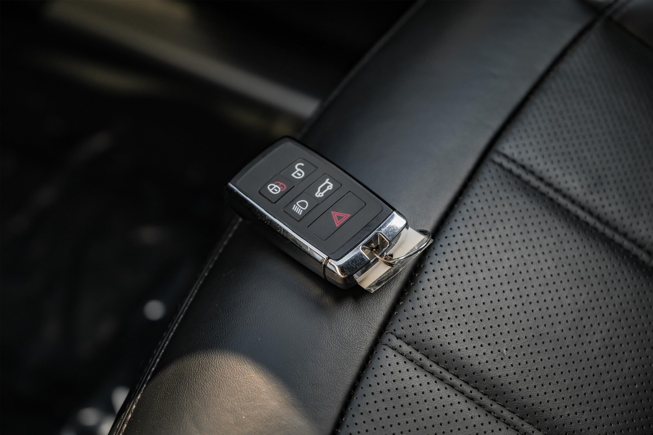 Land Rover Range Rover Sport Vehicle Main Gallery Image 55