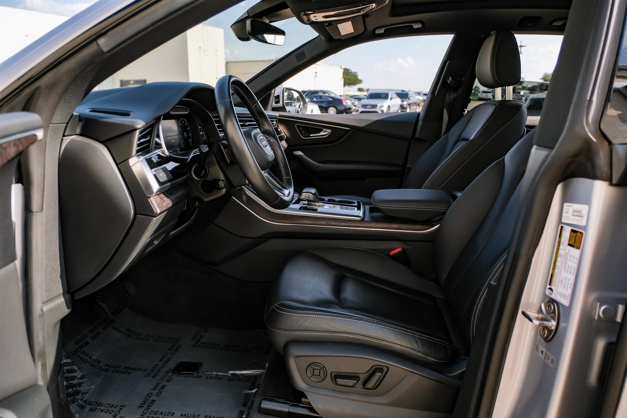 Audi Q8 Vehicle Main Gallery Image 04