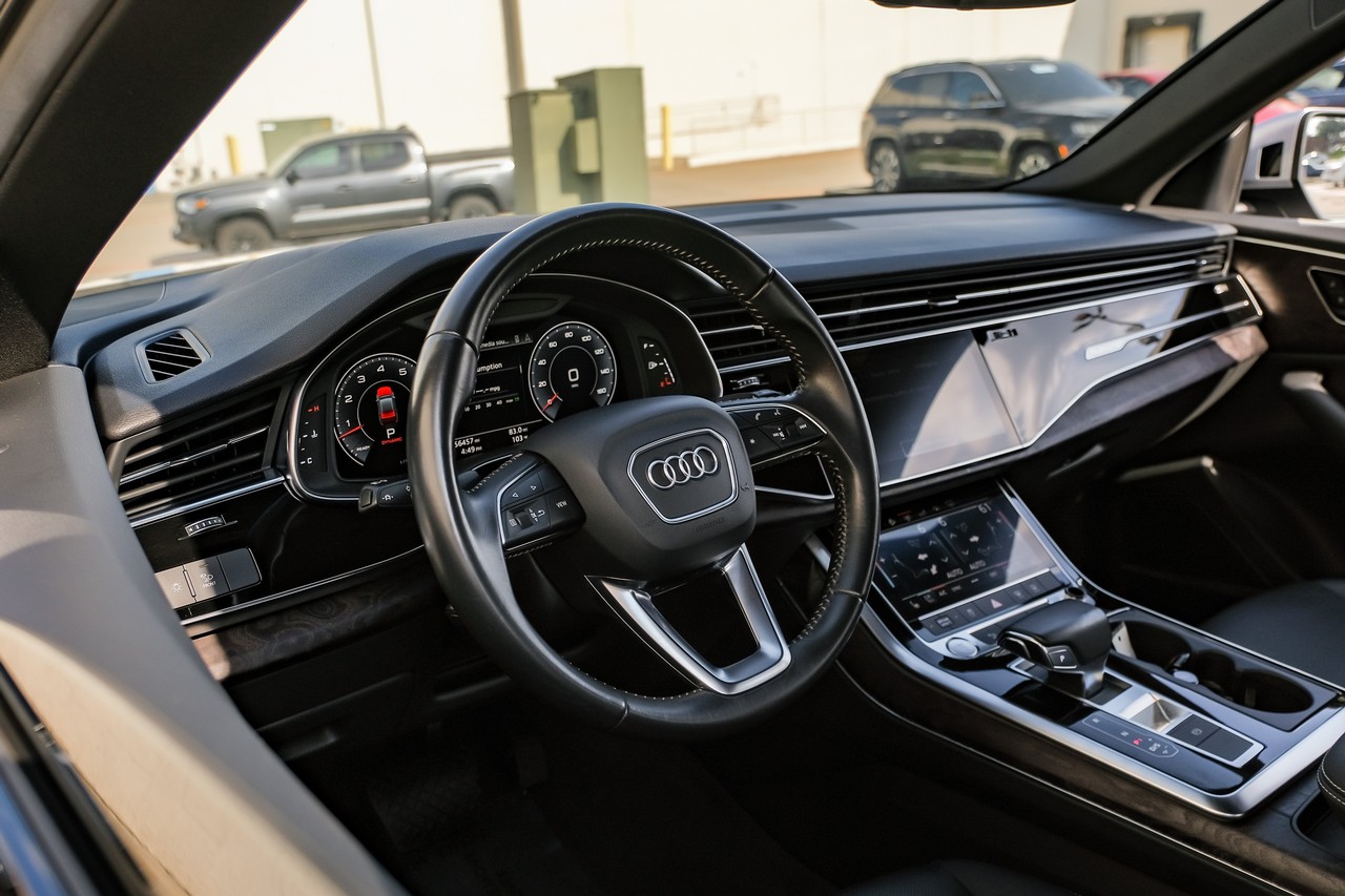 Audi Q8 Vehicle Main Gallery Image 17