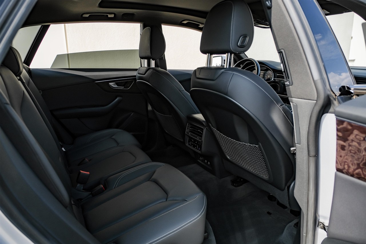 Audi Q8 Vehicle Main Gallery Image 35