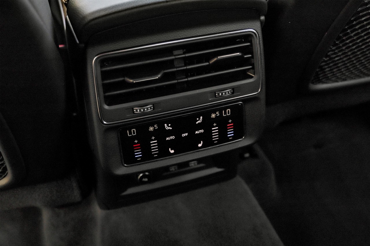 Audi Q8 Vehicle Main Gallery Image 36