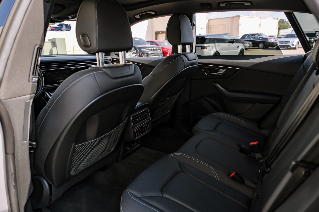 Audi Q8 Vehicle Main Gallery Image 37