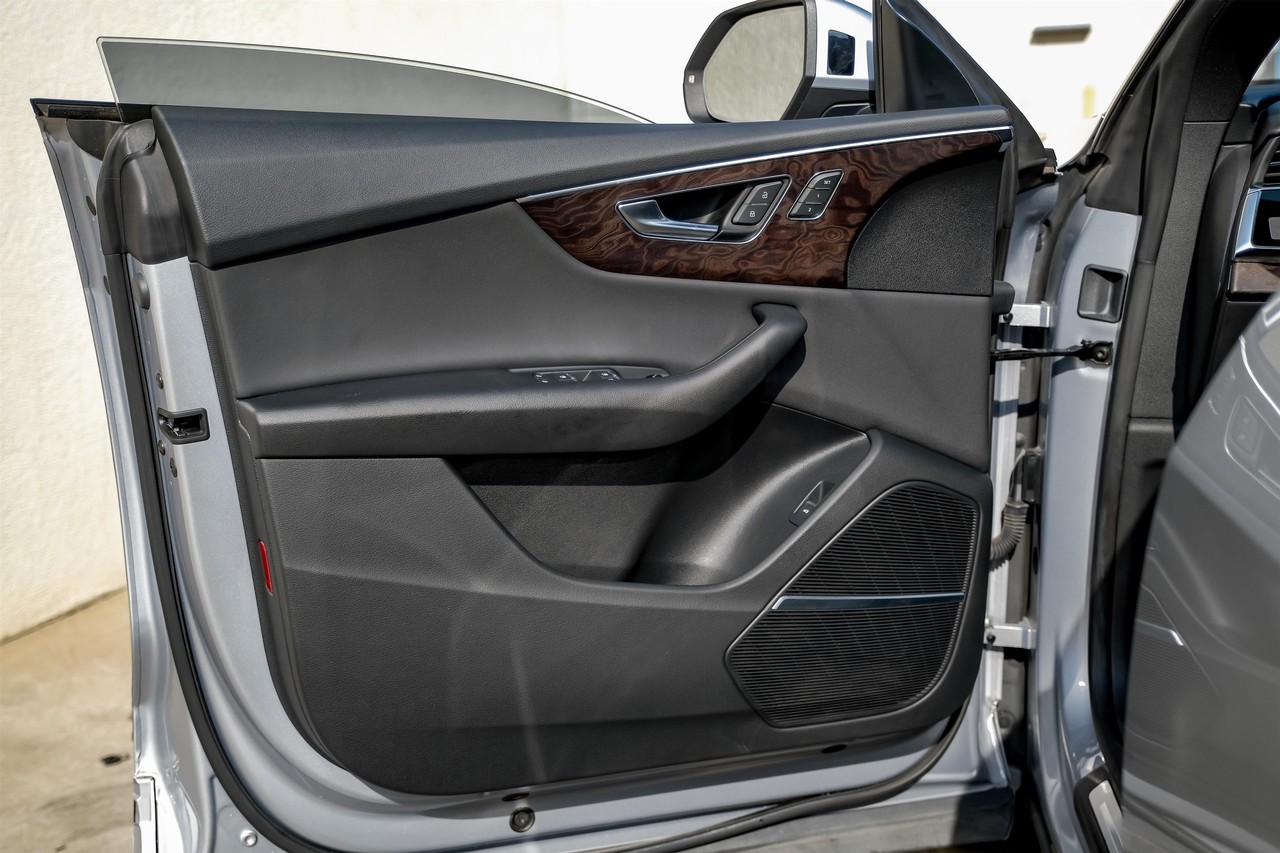 Audi Q8 Vehicle Main Gallery Image 41