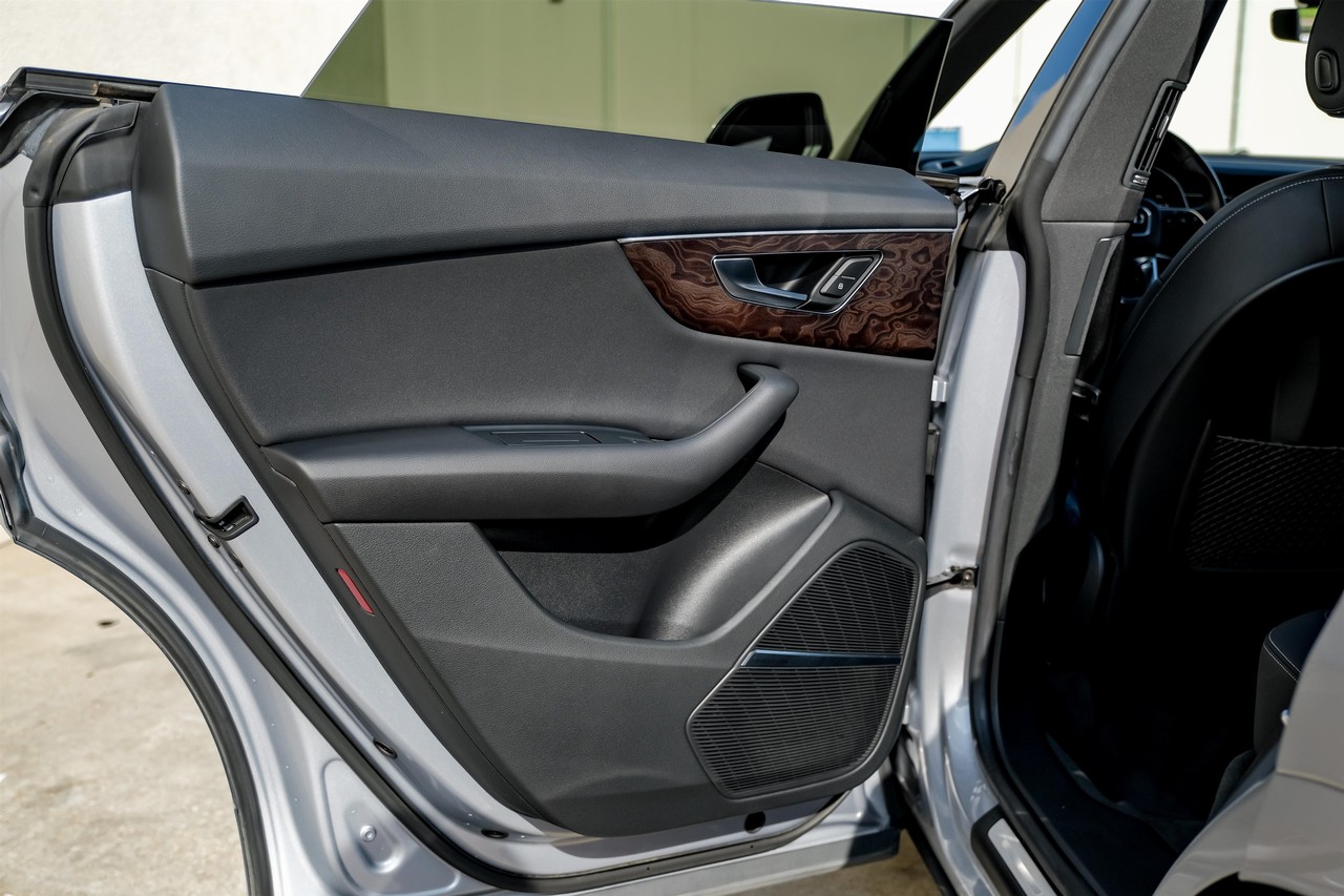 Audi Q8 Vehicle Main Gallery Image 44