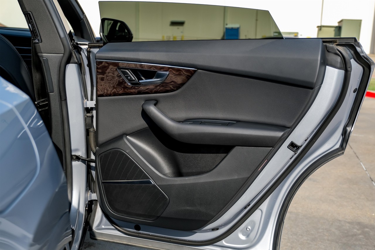 Audi Q8 Vehicle Main Gallery Image 45