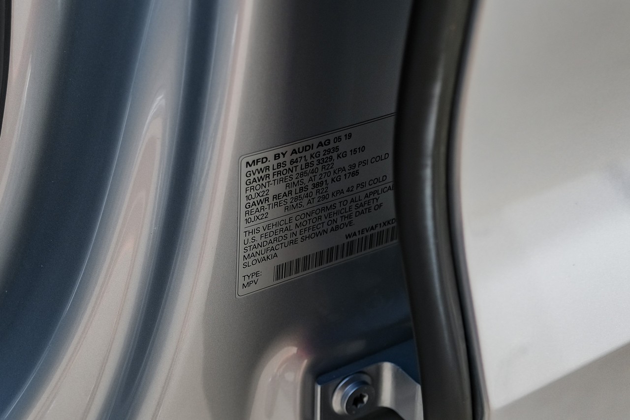 Audi Q8 Vehicle Main Gallery Image 56