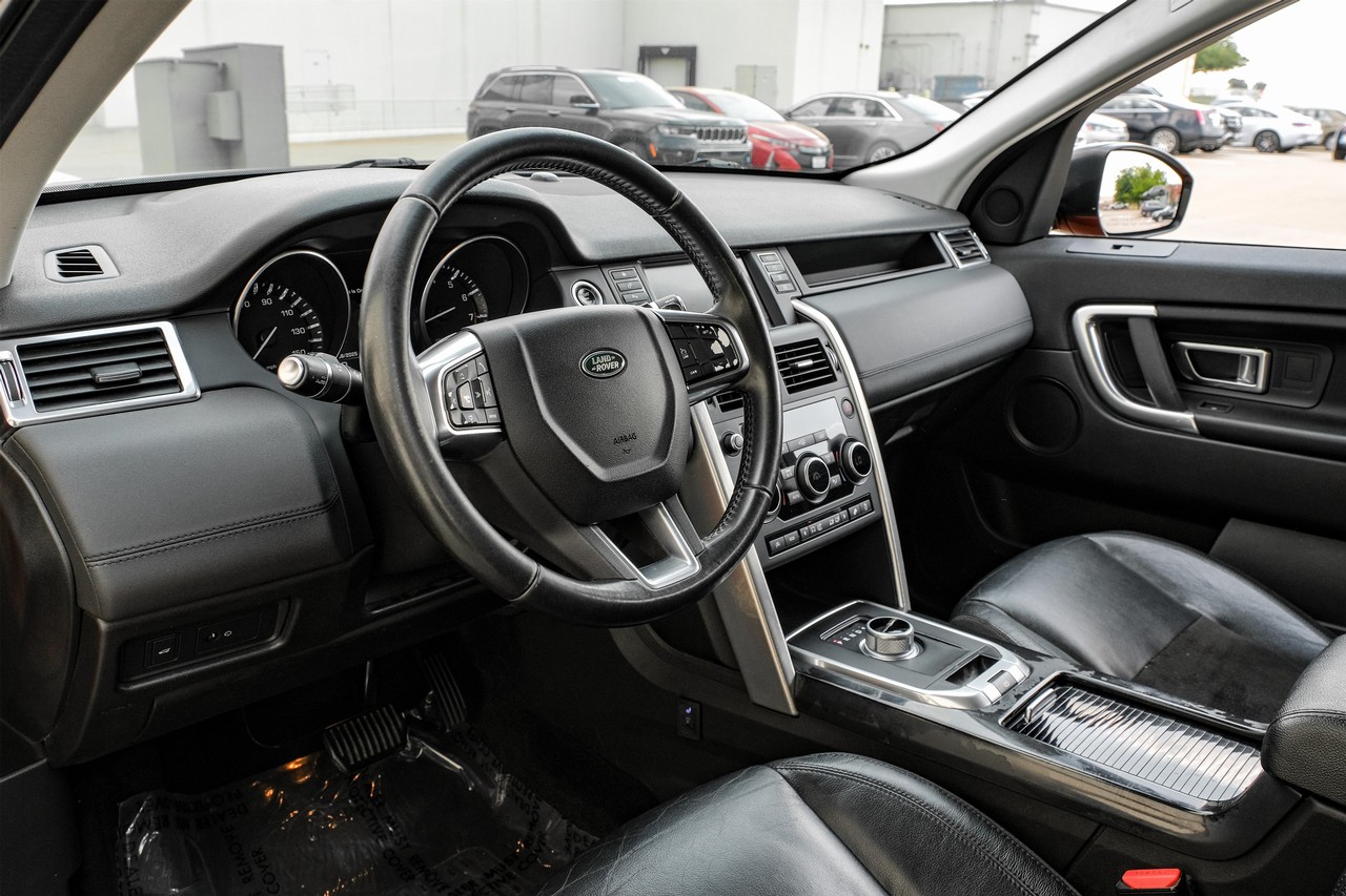 Land Rover Discovery Sport Vehicle Main Gallery Image 03
