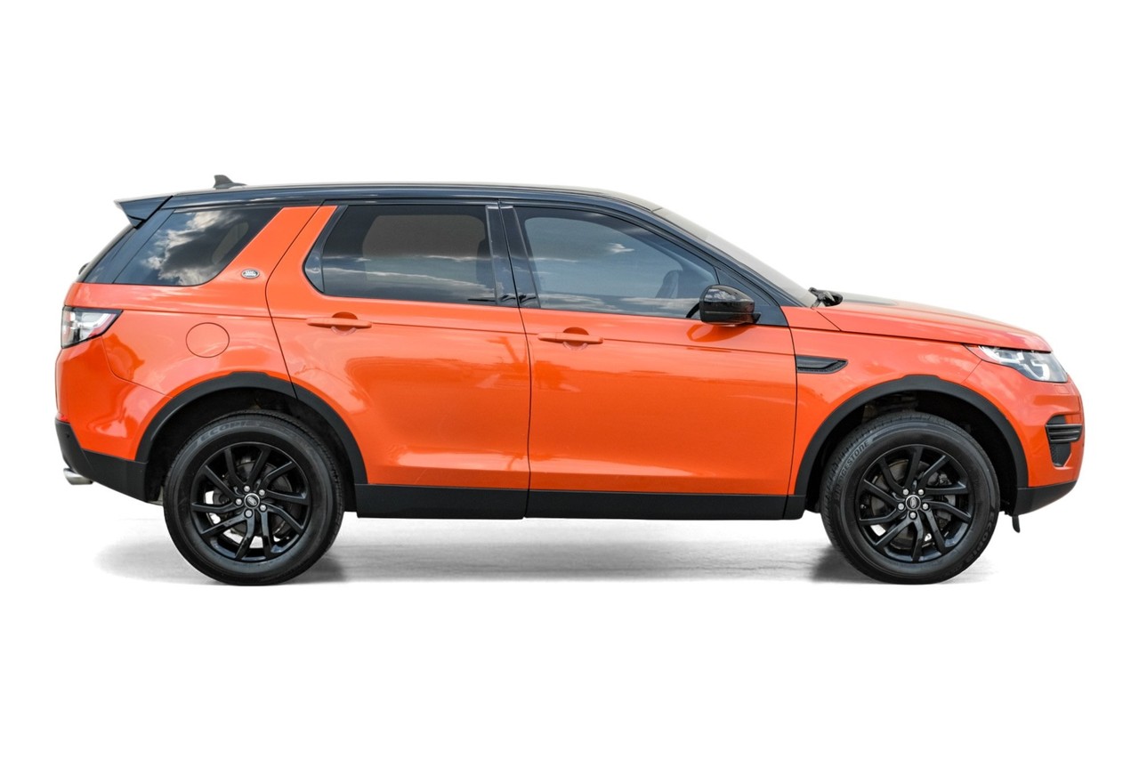 Land Rover Discovery Sport Vehicle Main Gallery Image 07