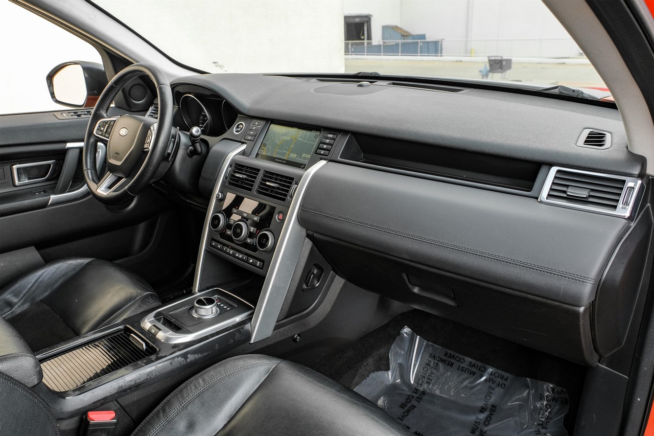 Land Rover Discovery Sport Vehicle Main Gallery Image 12