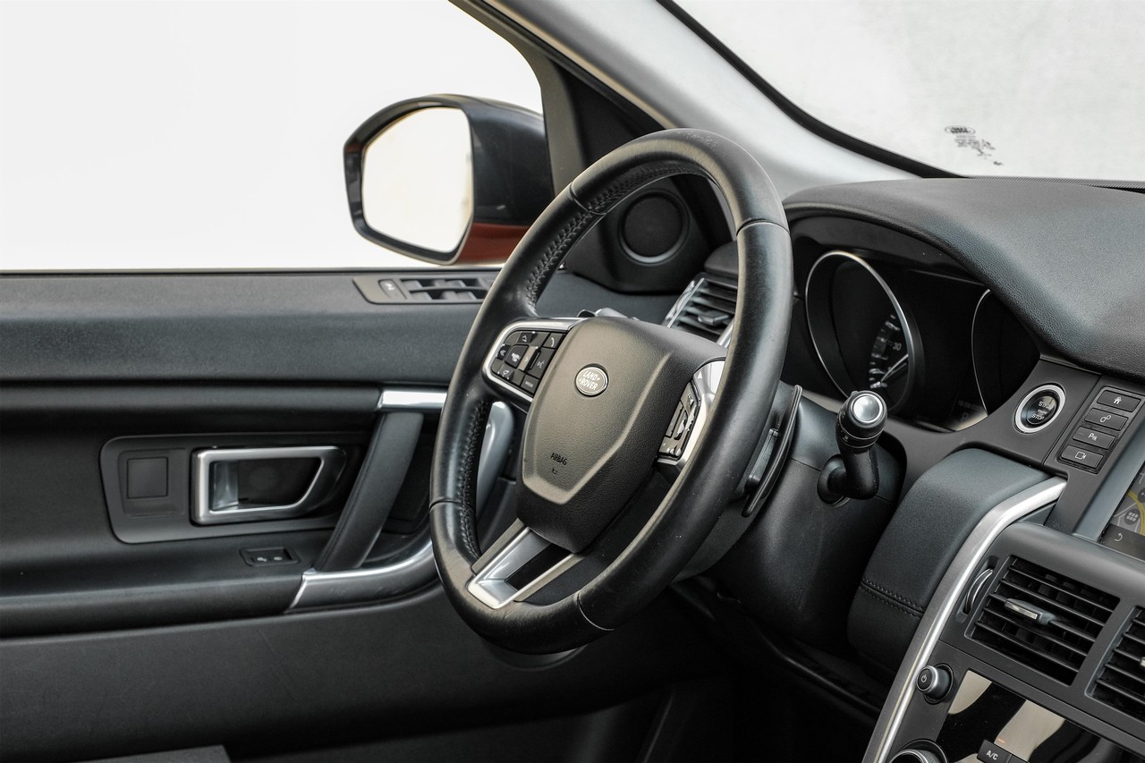 Land Rover Discovery Sport Vehicle Main Gallery Image 13