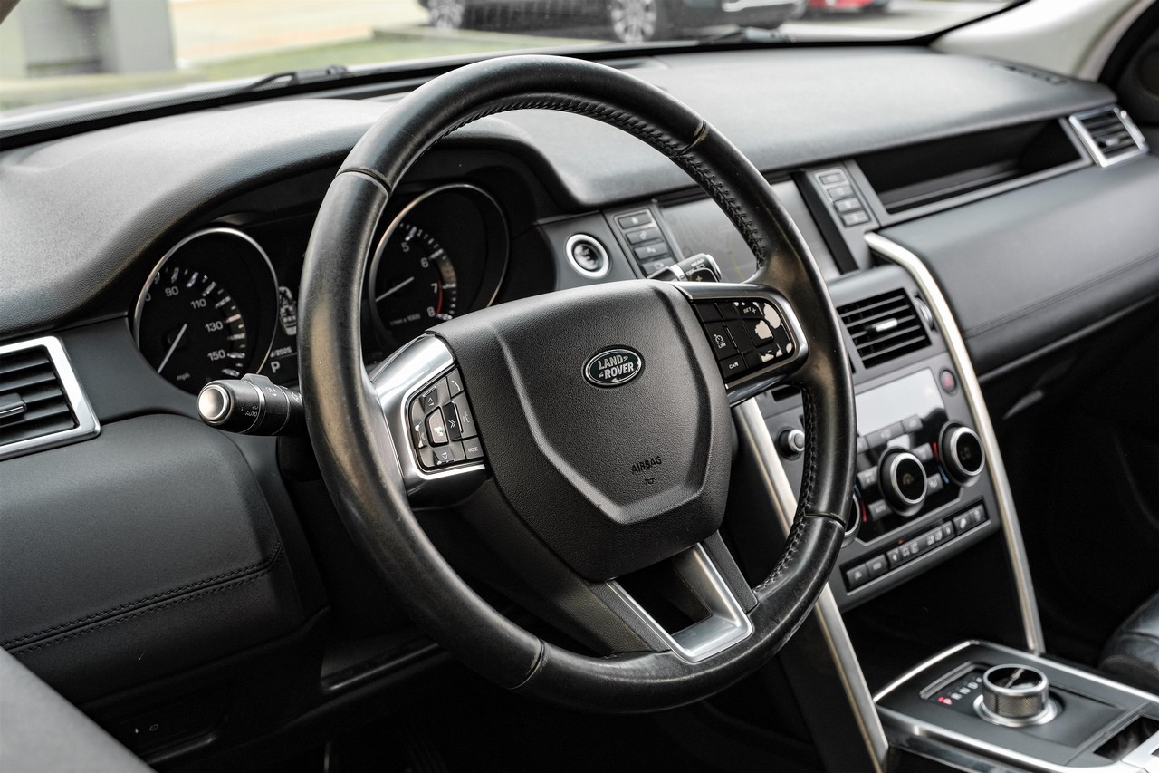 Land Rover Discovery Sport Vehicle Main Gallery Image 15