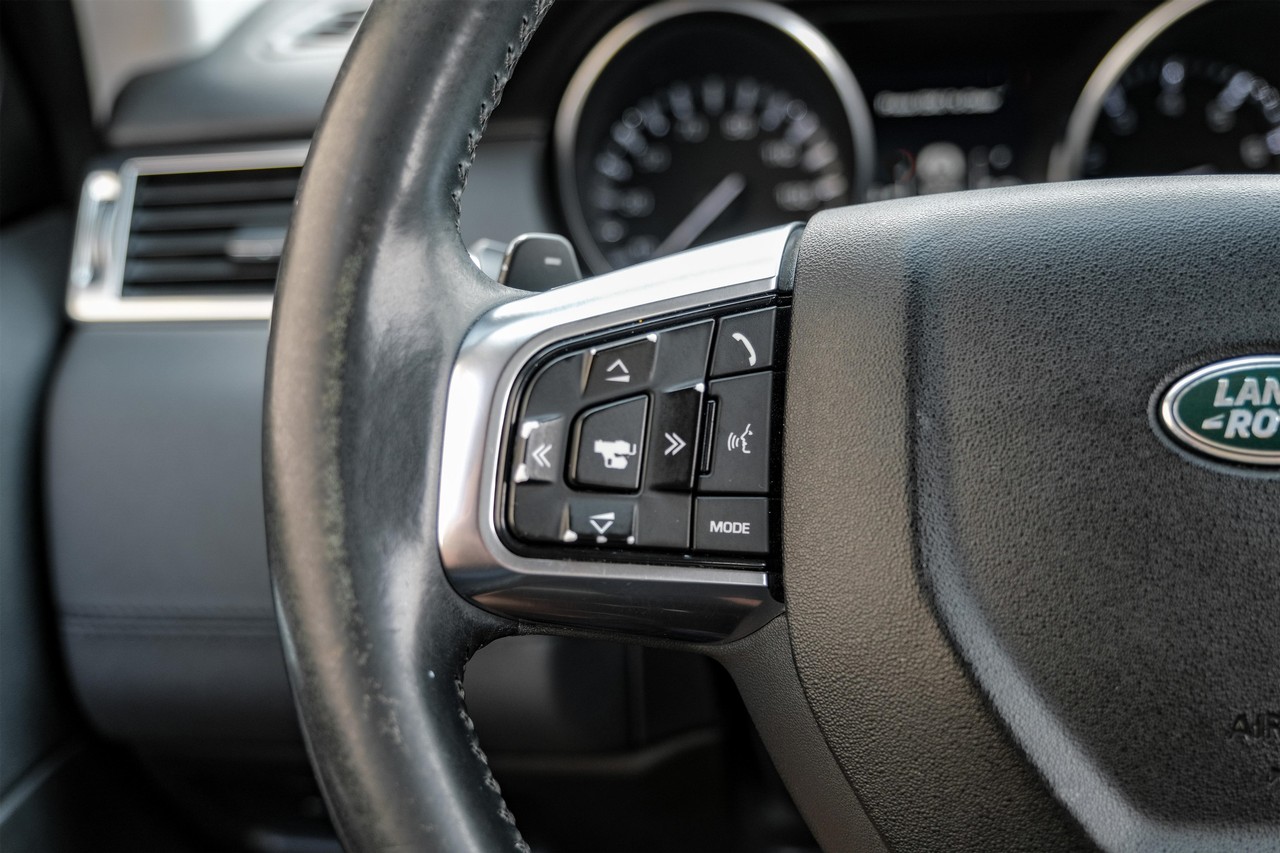 Land Rover Discovery Sport Vehicle Main Gallery Image 16