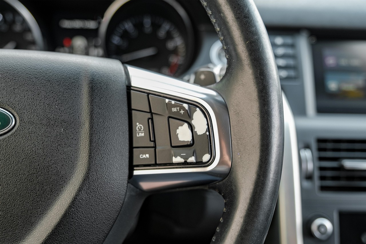 Land Rover Discovery Sport Vehicle Main Gallery Image 17