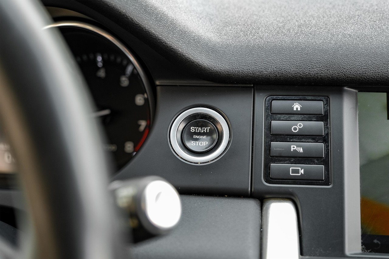 Land Rover Discovery Sport Vehicle Main Gallery Image 20
