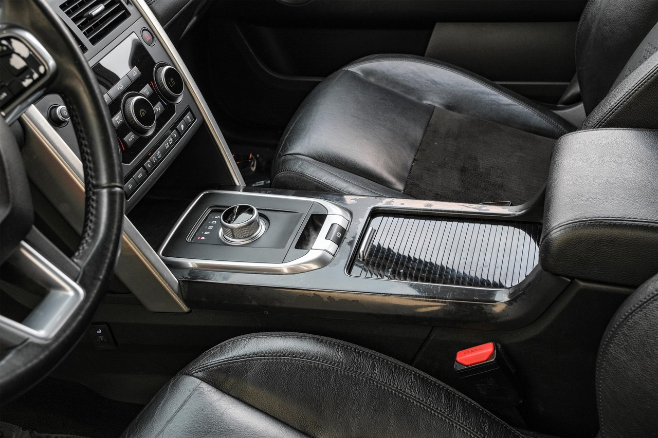 Land Rover Discovery Sport Vehicle Main Gallery Image 22