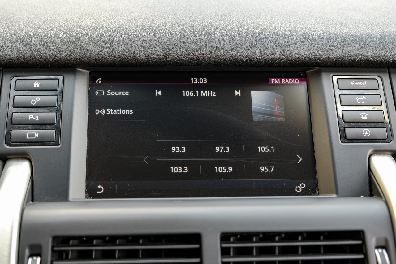 Land Rover Discovery Sport Vehicle Main Gallery Image 25