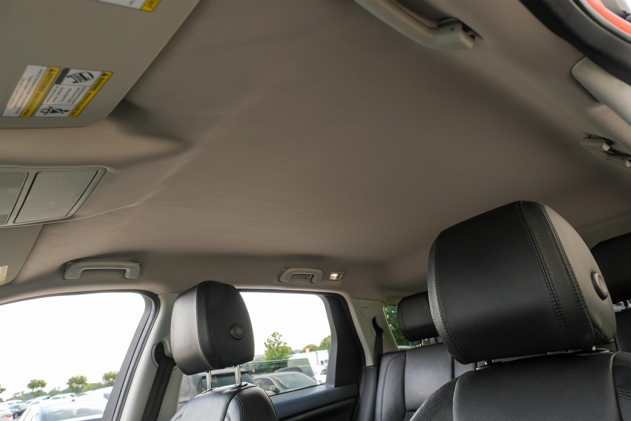 Land Rover Discovery Sport Vehicle Main Gallery Image 29