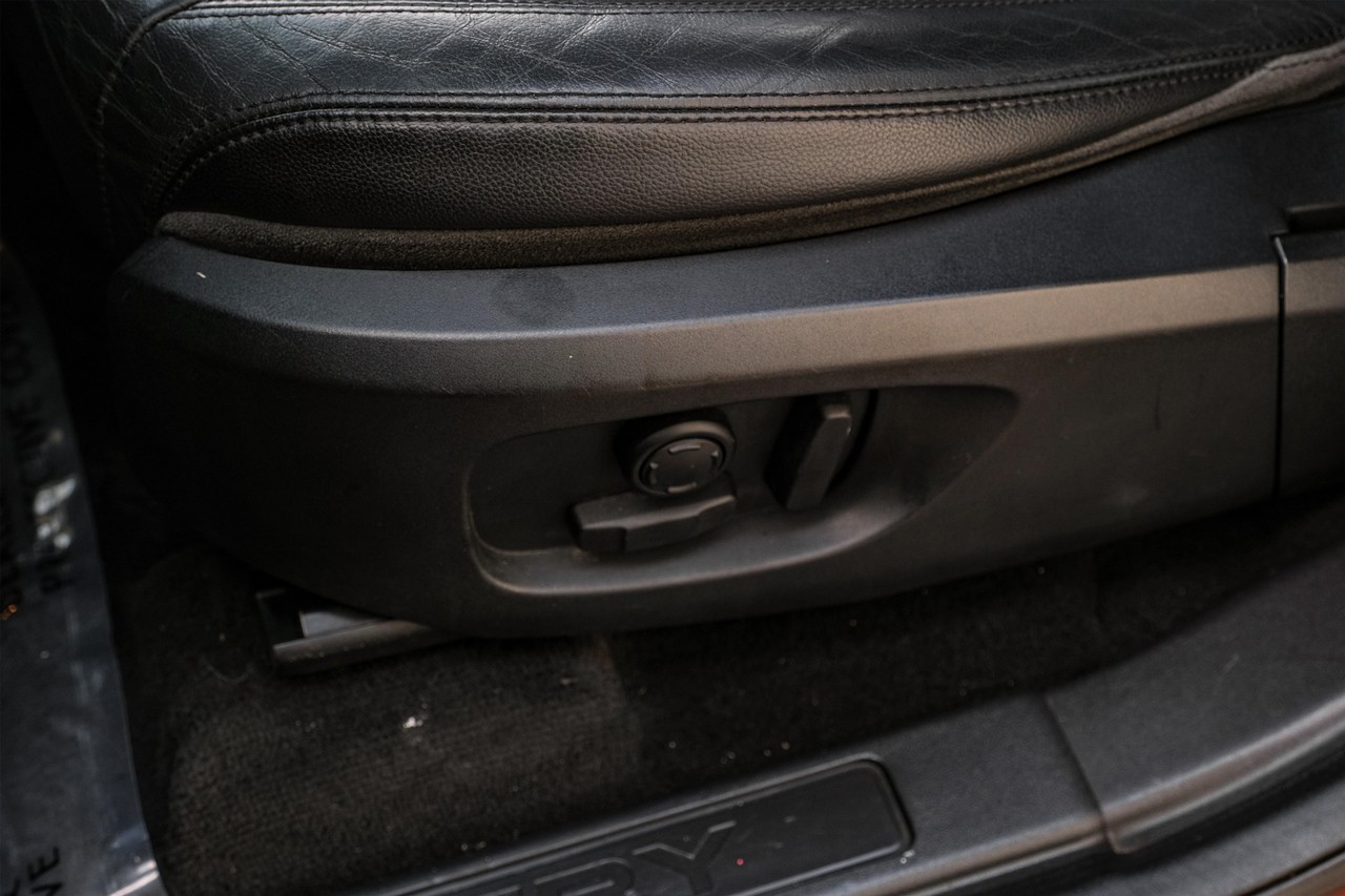 Land Rover Discovery Sport Vehicle Main Gallery Image 31