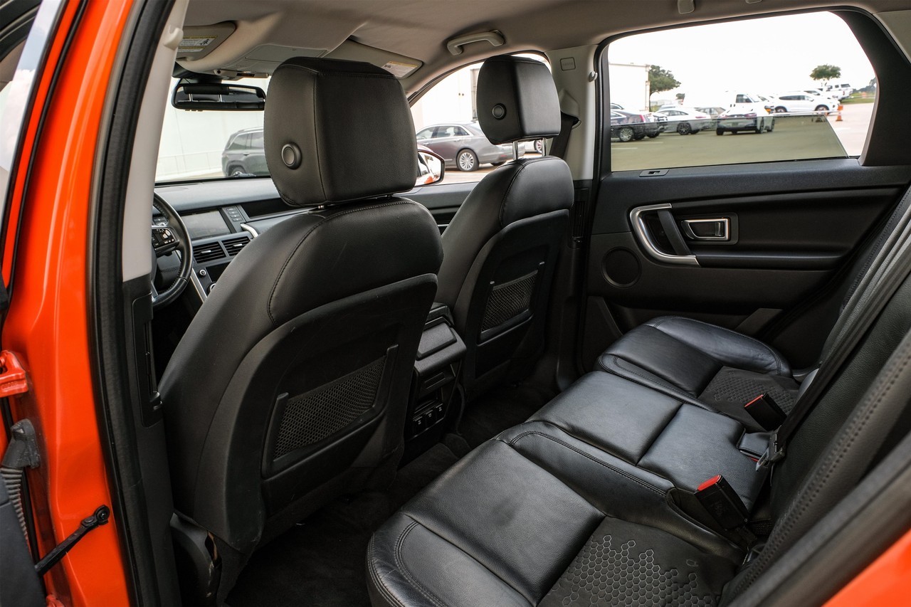 Land Rover Discovery Sport Vehicle Main Gallery Image 36