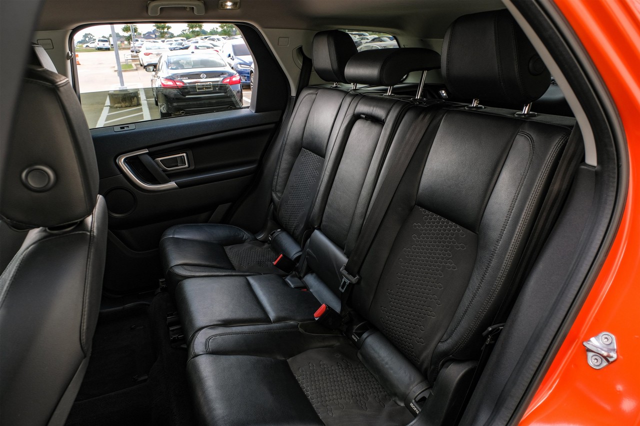 Land Rover Discovery Sport Vehicle Main Gallery Image 37