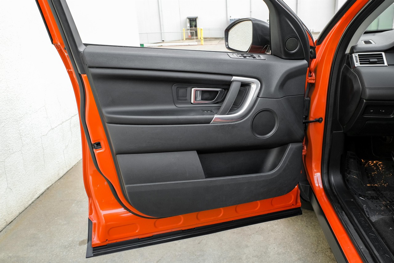 Land Rover Discovery Sport Vehicle Main Gallery Image 40