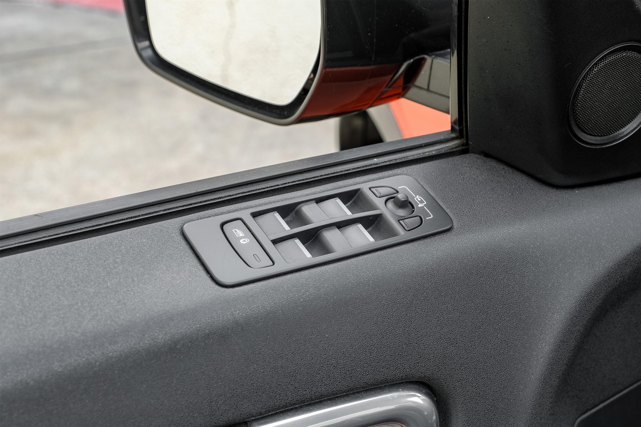Land Rover Discovery Sport Vehicle Main Gallery Image 41