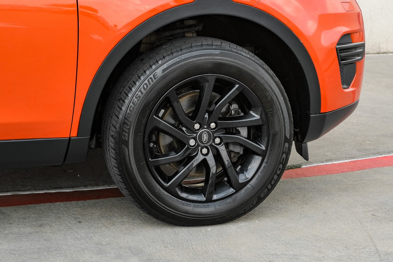 Land Rover Discovery Sport Vehicle Main Gallery Image 51