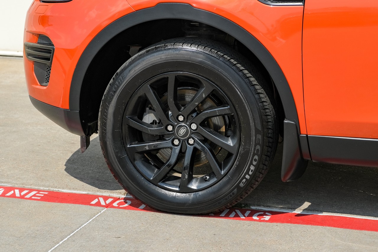 Land Rover Discovery Sport Vehicle Main Gallery Image 52