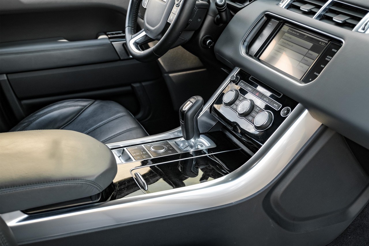 Land Rover Range Rover Sport Vehicle Main Gallery Image 22