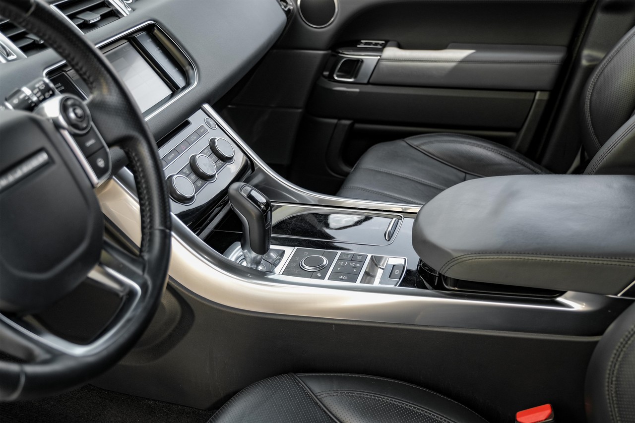 Land Rover Range Rover Sport Vehicle Main Gallery Image 23