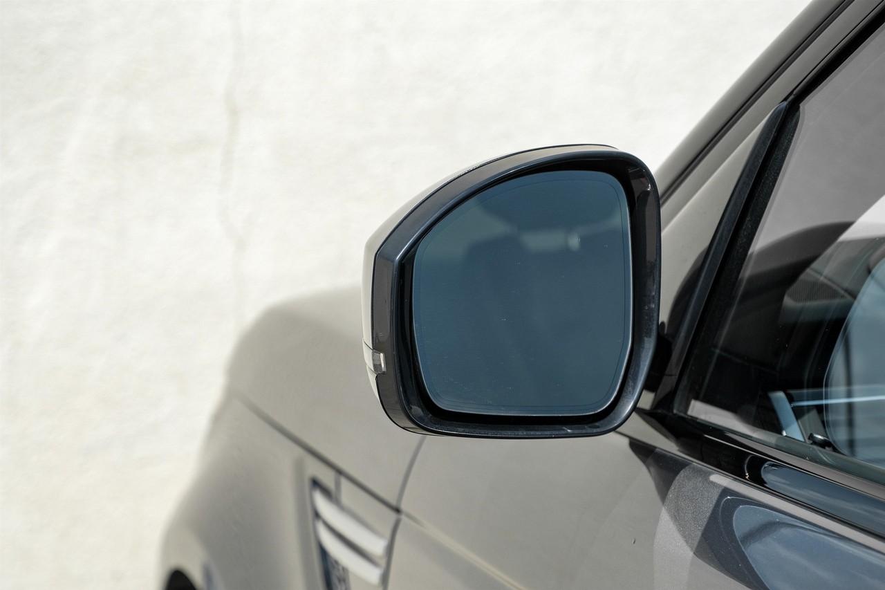 Land Rover Range Rover Sport Vehicle Main Gallery Image 38