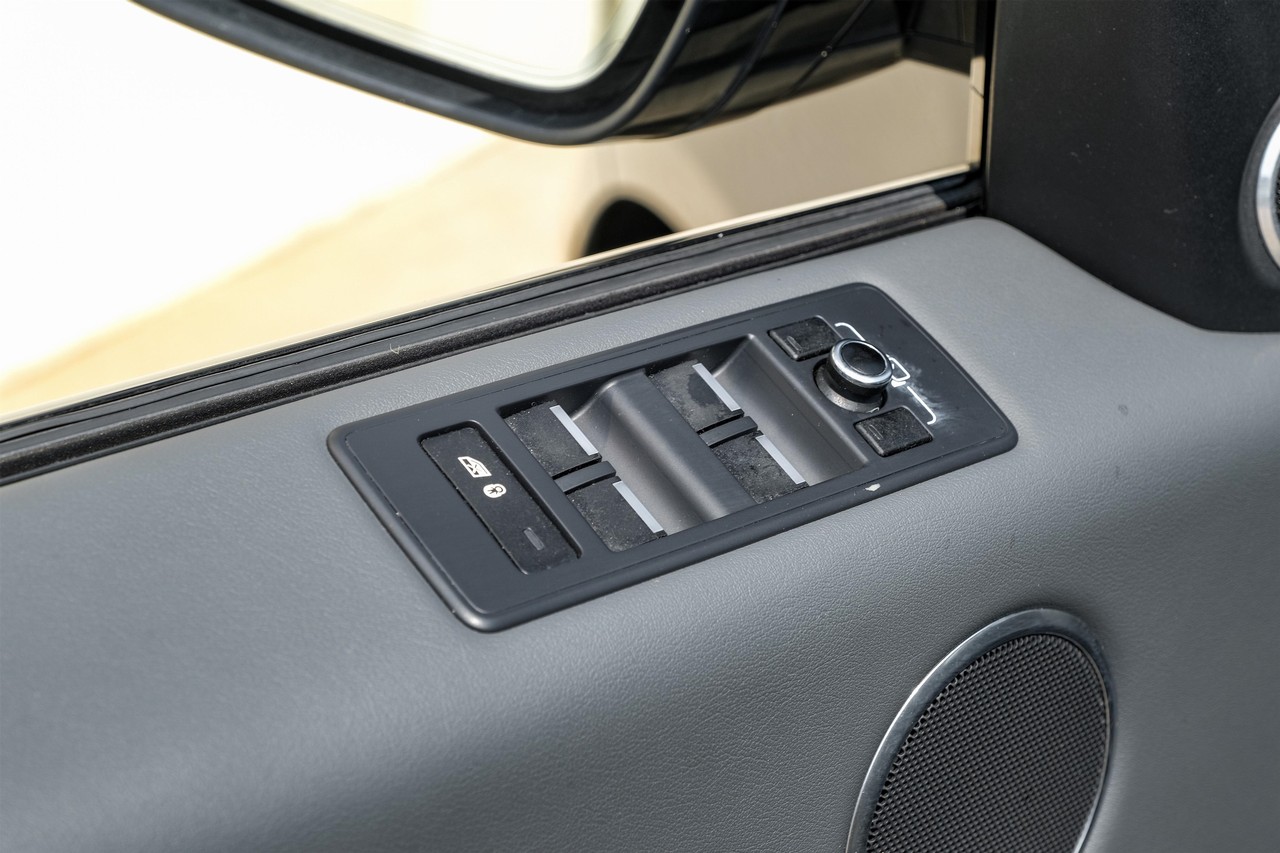 Land Rover Range Rover Sport Vehicle Main Gallery Image 40