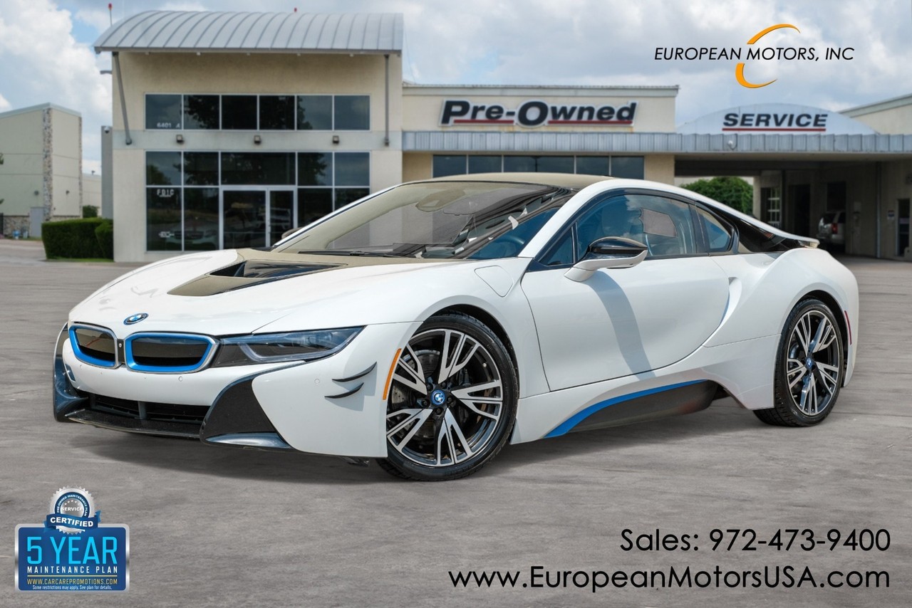 BMW i8 Vehicle Main Gallery Image 01
