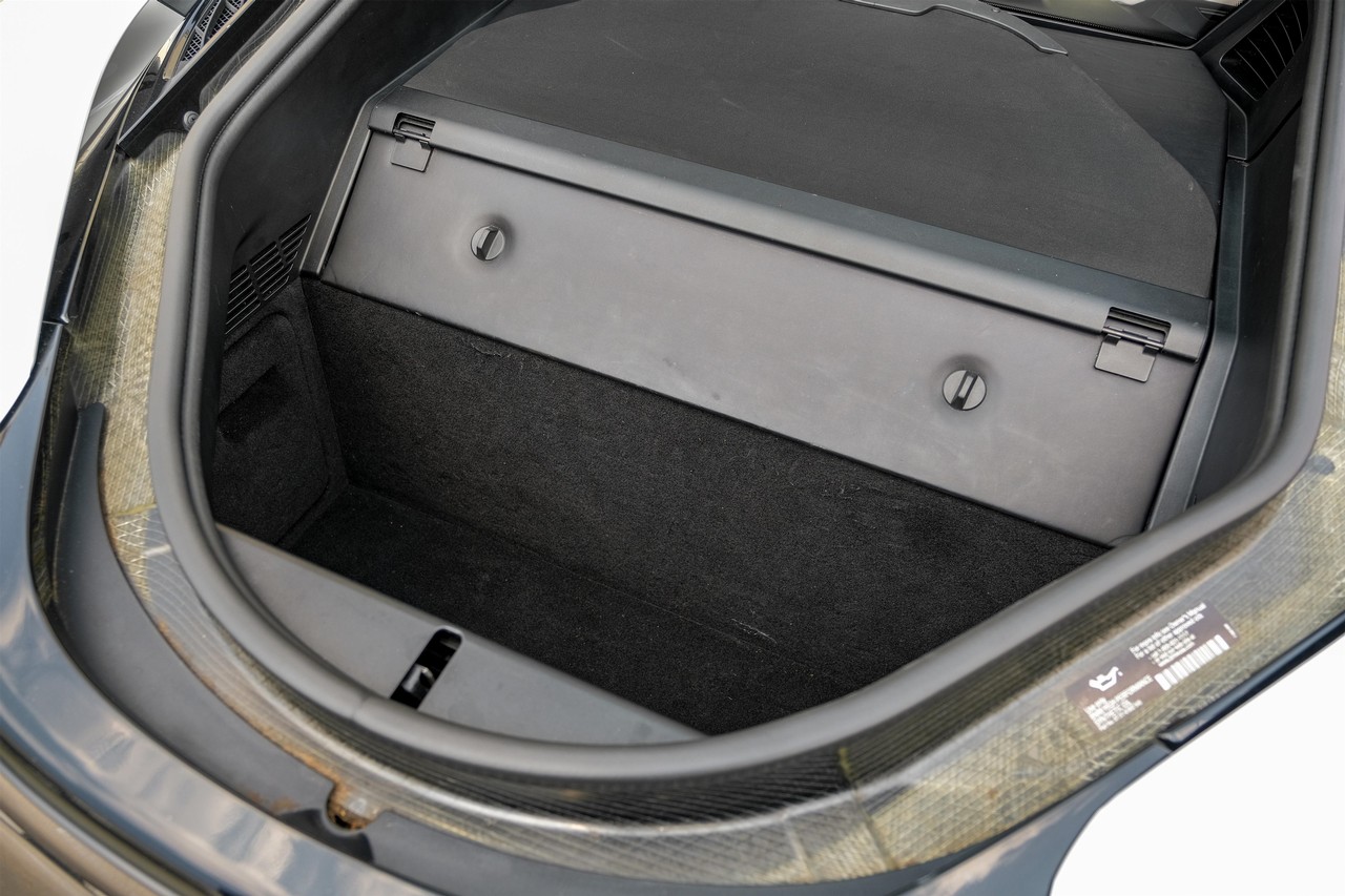 BMW i8 Vehicle Main Gallery Image 42